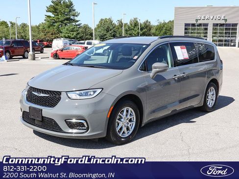 Used 2022 Chrysler Pacifica Touring-L FWD image 1