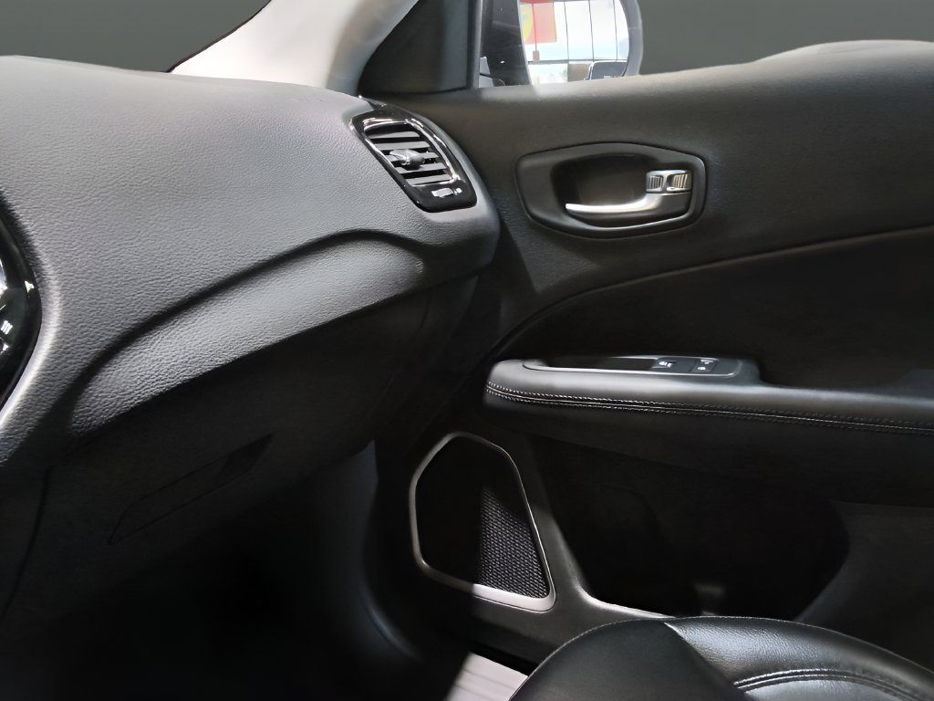 Used 2020 Jeep Compass Latitude FWD image 22
