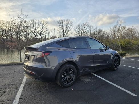Used 2023 Tesla Model Y 2WD image 7