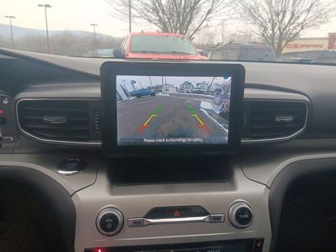 Used 2022 Ford Explorer XLT w/ Equipment Group 202A image 46