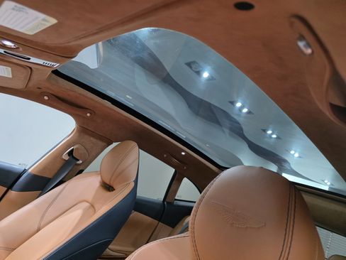 Used 2021 Aston Martin DBX image 18