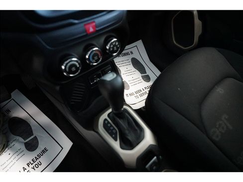 Used 2017 Jeep Renegade Latitude image 19