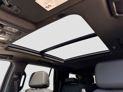 Used 2023 GMC Yukon Denali AWD/4WD image 29