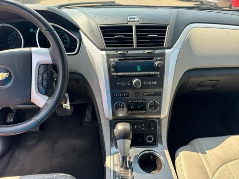 Used 2011 Chevrolet Traverse LTZ AWD/4WD image 10