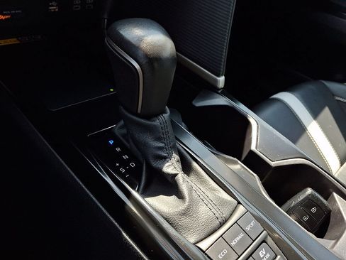 Used 2025 Toyota Camry SE FWD image 15