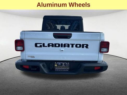 Used 2021 Jeep Gladiator Willys AWD/4WD image 12