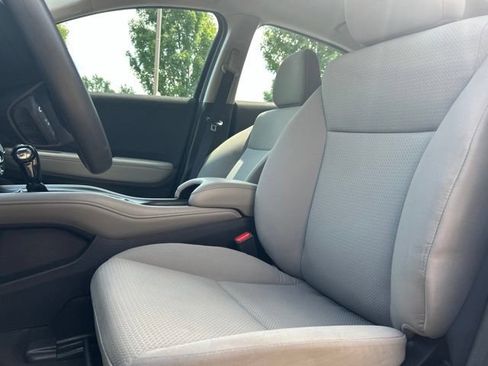 Used 2020 Honda HR-V LX image 12