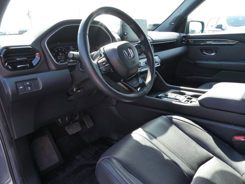 Used 2025 Honda Pilot Black Edition image 26