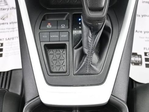 Used 2022 Toyota RAV4 LE FWD image 23