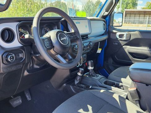 Used 2024 Jeep Gladiator Sport image 9