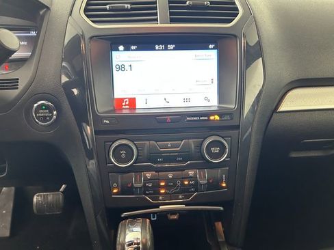 Used 2017 Ford Explorer XLT w/ Equipment Group 202A AWD/4WD image 21