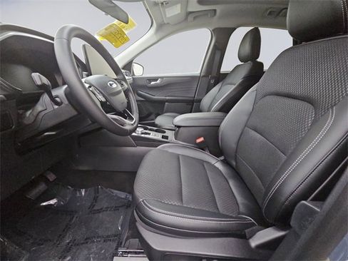 New 2025 Ford Escape SE w/ Class II Trailer Tow Package image 9