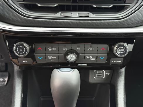New 2026 Jeep Compass Trailhawk w/ Sun, Sound & Navigation Group AWD/4WD image 24