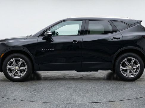 Used 2025 Chevrolet Blazer LT image 5