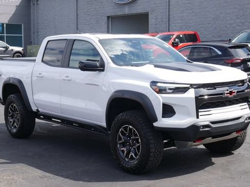 Used 2024 Chevrolet Colorado ZR2 w/ Technology Package AWD/4WD image 8