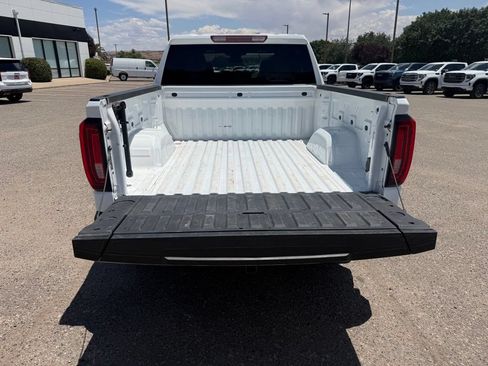 Used 2023 GMC Sierra 1500 SLT w/ X31 Off-Road Package AWD/4WD image 21