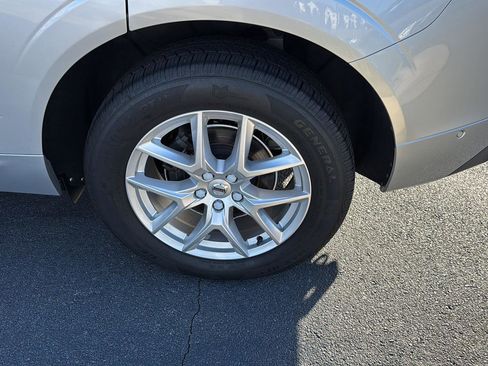 Used 2019 Volvo XC60 T5 Momentum w/ Multimedia Package image 31