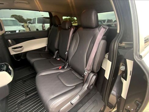 Certified 2024 Kia Carnival EX image 19