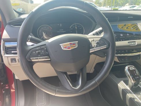 Used 2023 Cadillac XT4 Luxury w/ Cold Weather Package FWD image 27