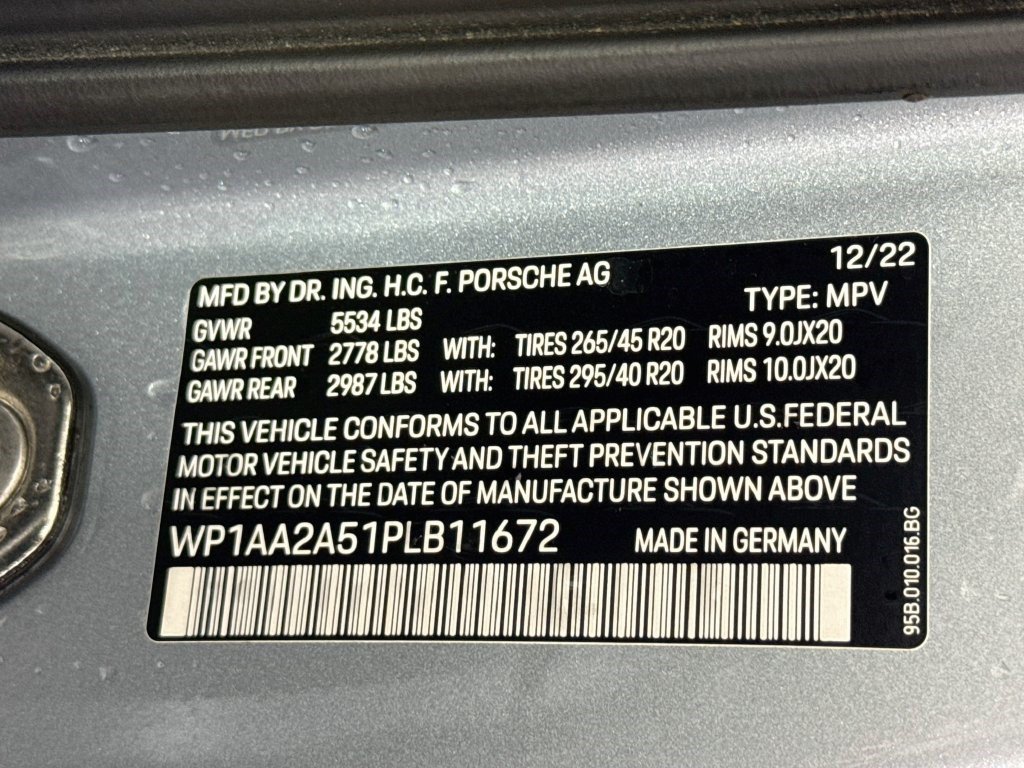 Used 2023 Porsche Macan AWD/4WD image 39