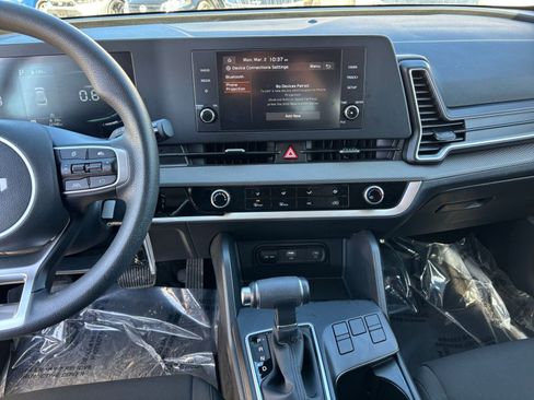 Used 2025 Kia Sportage LX image 17