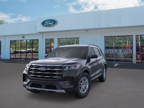 Used 2025 Ford Explorer Active image 2