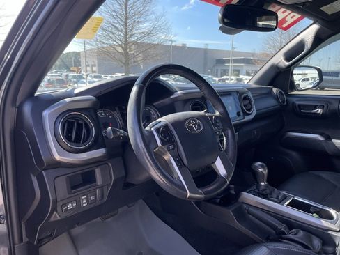 Used 2019 Toyota Tacoma Limited image 9