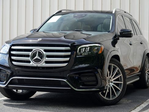 Used 2024 Mercedes-Benz GLS 580 4MATIC image 3