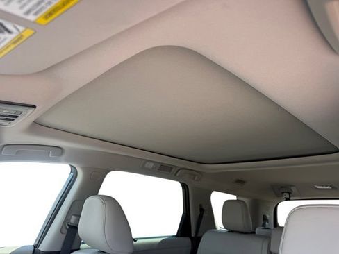 New 2026 Nissan Pathfinder SL w/ SL Premium Package (P04) FWD image 18