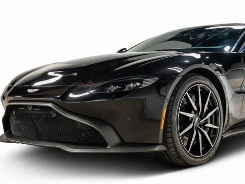 Used 2020 Aston Martin V8 Vantage Coupe image 10