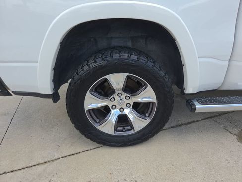 Used 2019 RAM 1500 Laramie AWD/4WD image 16
