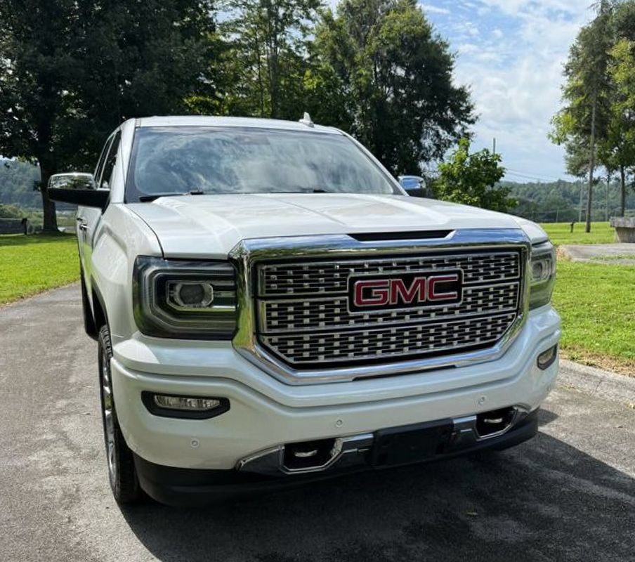 Used 2018 GMC Sierra 1500 Denali w/ Denali Ultimate Package AWD/4WD image 2
