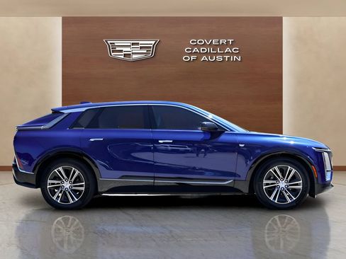 Used 2024 Cadillac Lyriq Luxury w/ LPO, Floor Liner Package AWD/4WD image 5