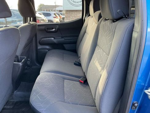 Used 2017 Toyota Tacoma TRD Off-Road w/ Premium & Technology Package image 10