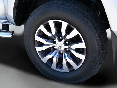 Used 2022 Toyota Tacoma Limited AWD/4WD image 37
