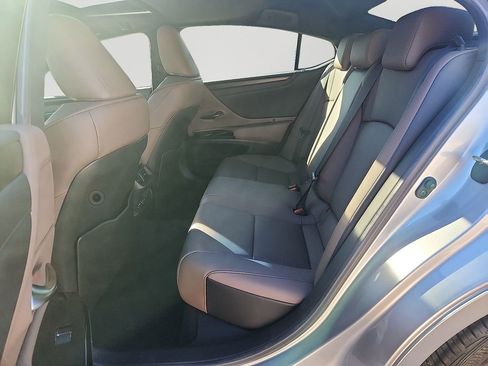 Used 2025 Lexus ES 350 w/ Premium Package image 8