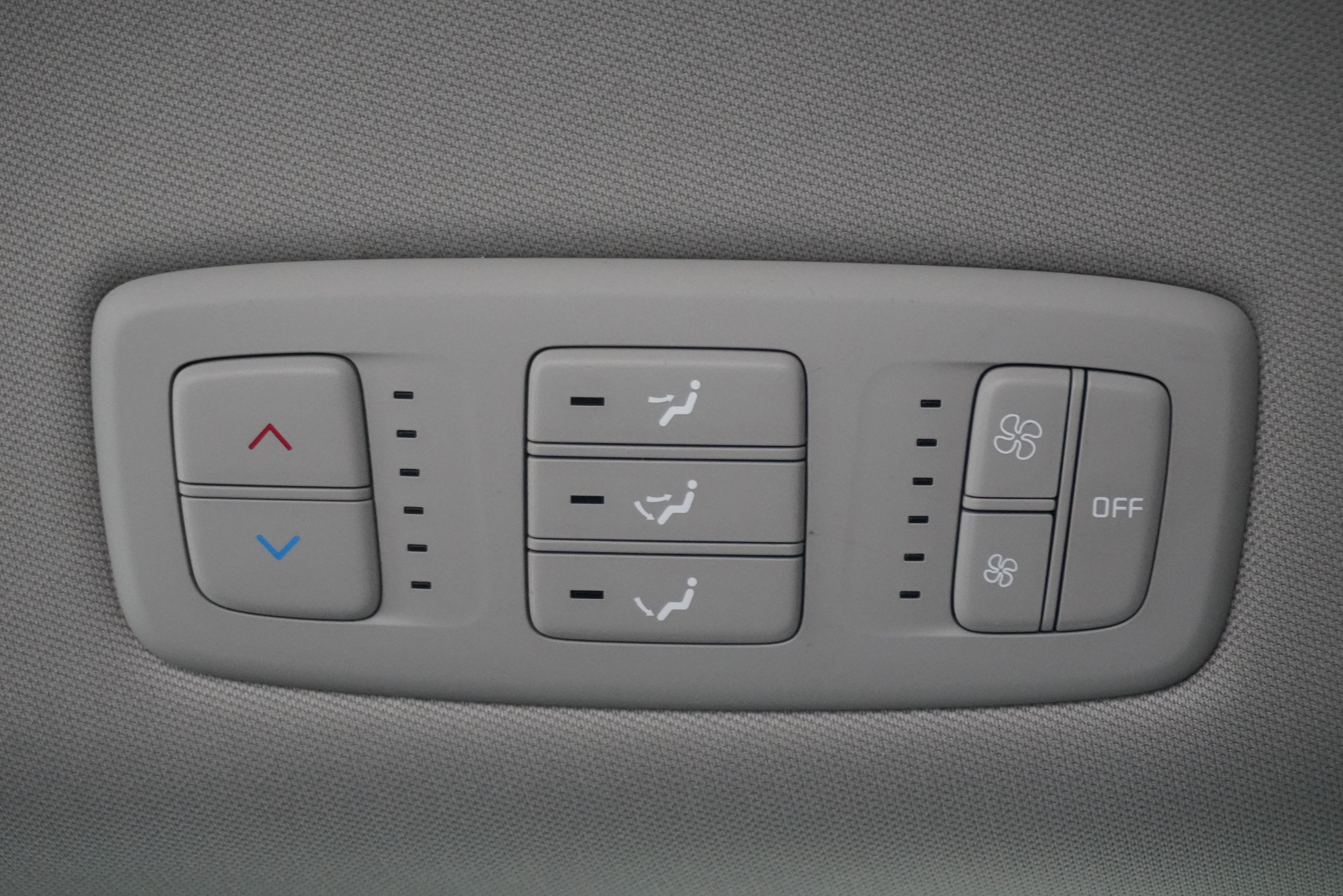 Used 2022 Kia Carnival LX FWD image 15