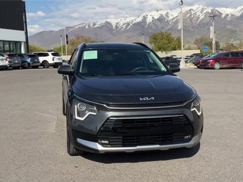 Used 2024 Kia Niro EX Touring image 2