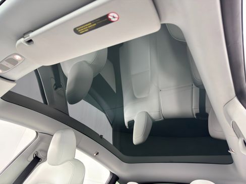 Used 2021 Tesla Model Y Long Range image 12