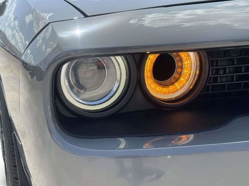 Used 2018 Dodge Challenger R/T Scat Pack w/ Leather Interior Group RWD image 12