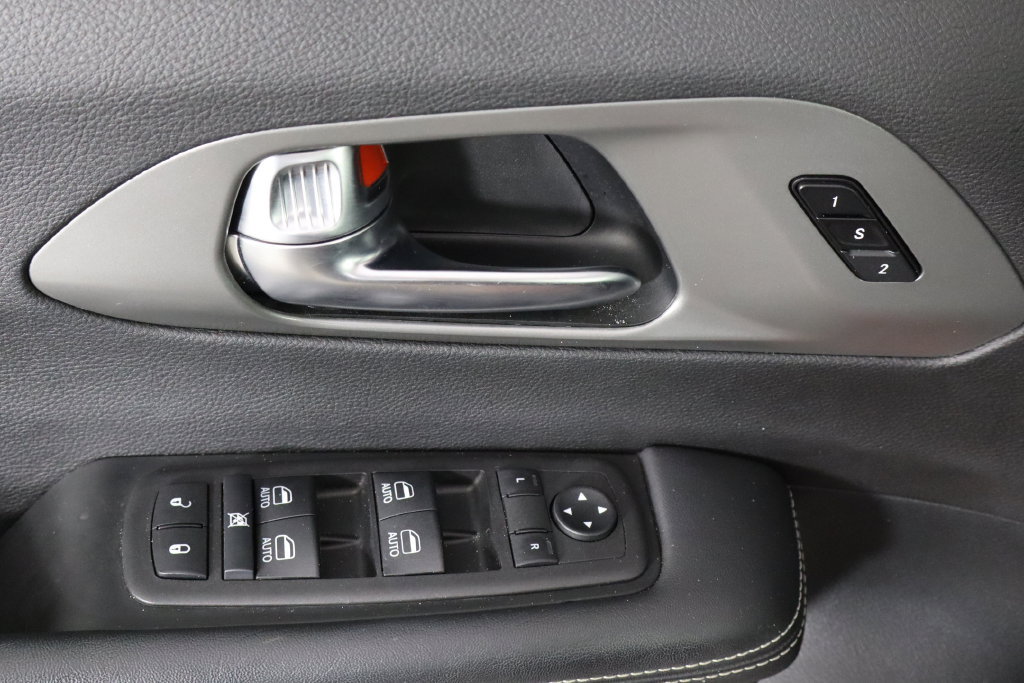 Used 2025 Chrysler Pacifica Select FWD image 22