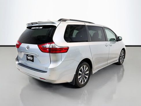 Used 2020 Toyota Sienna XLE w/ XLE Navigation Package AWD/4WD image 9