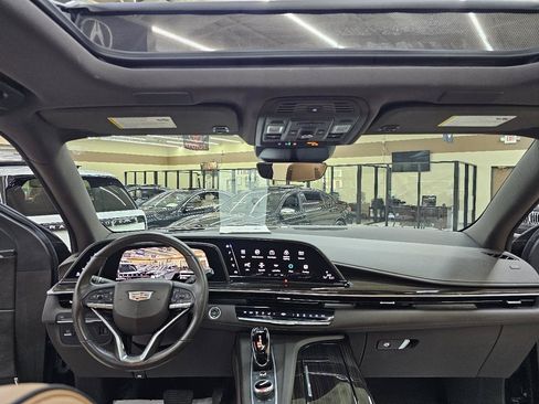 Used 2021 Cadillac Escalade Premium Luxury RWD image 30