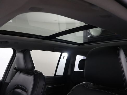 Used 2022 Jeep Grand Cherokee Limited image 25