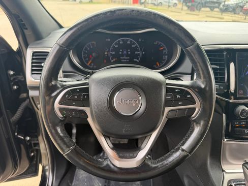 Used 2020 Jeep Grand Cherokee Altitude RWD image 12