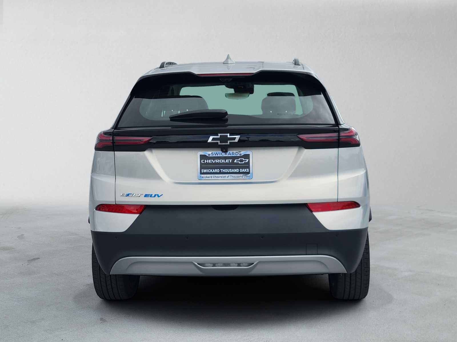 Used 2023 Chevrolet Bolt EUV Premier w/ Sun & Sound Package FWD image 4