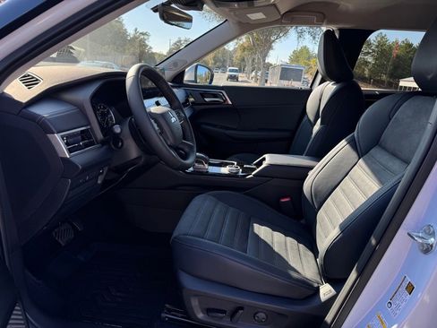 New 2026 Mitsubishi Outlander SE FWD image 14