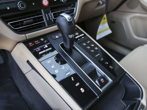 New 2026 Porsche Macan AWD/4WD image 29
