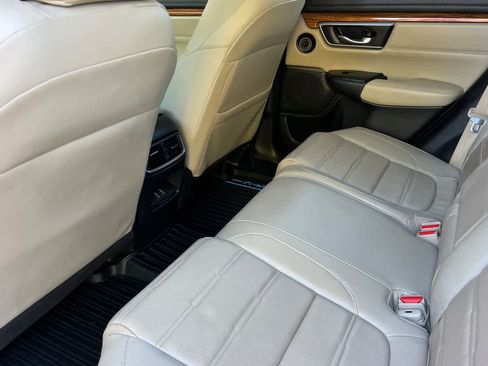 Used 2019 Honda CR-V Touring image 4
