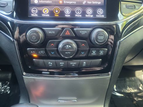 Used 2020 Jeep Grand Cherokee Trailhawk w/ Premium Lighting Group AWD/4WD image 30